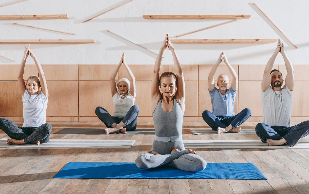 Beneficios para la salud física y mental de practicar yoga